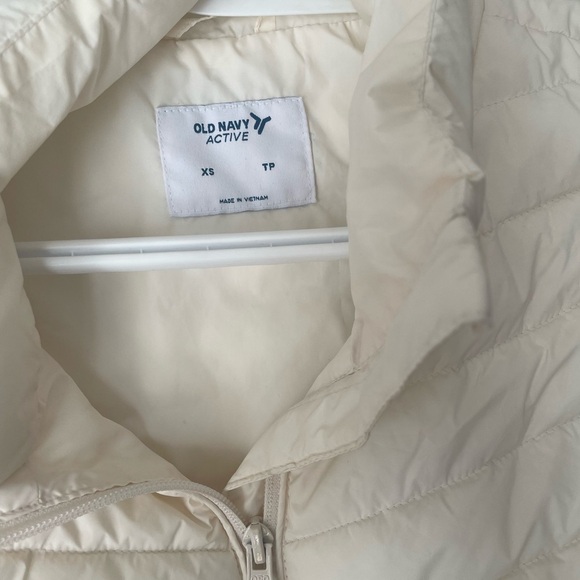 Old Navy Women's White Quilted puffer Vest size XS fits Small NWOT - Picture 4 of 4